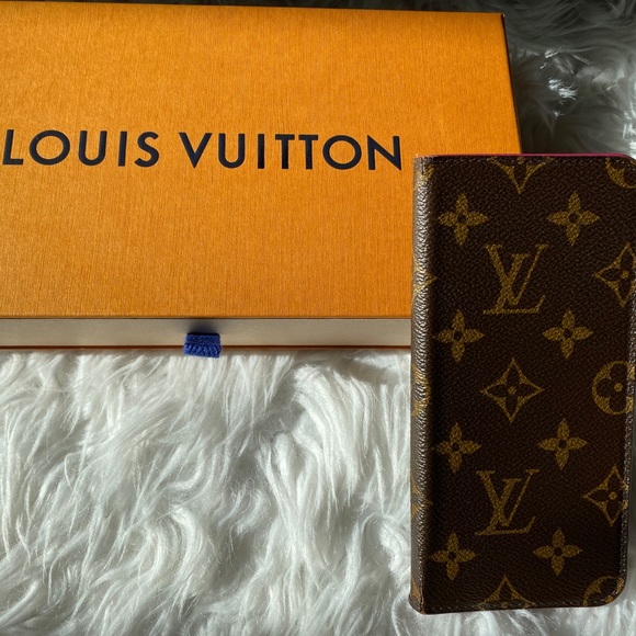 Louis Vuitton Accessories - Louis Vuitton IPhone 6+/7+/8+ folio case